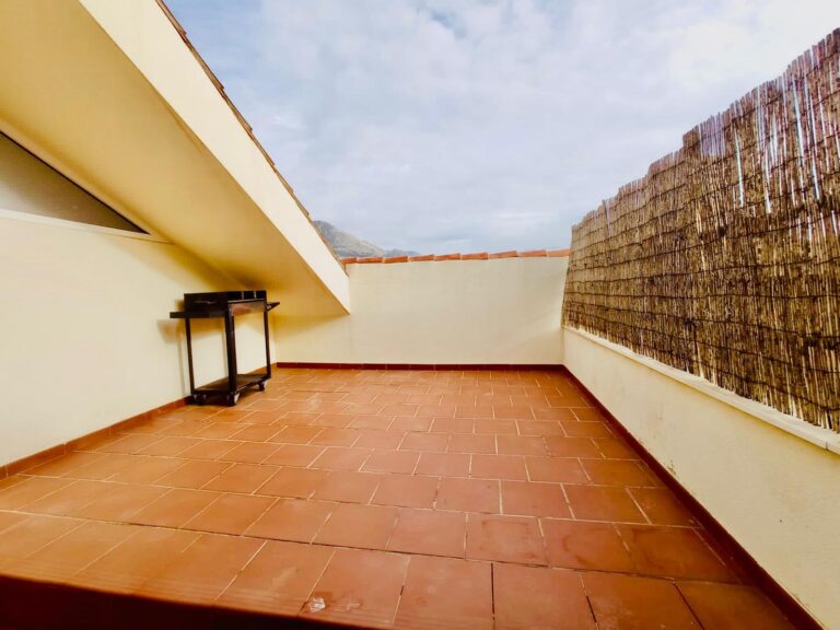 Plaza de garaje opcional disponible para piso en Torreblanca por un costo adicional