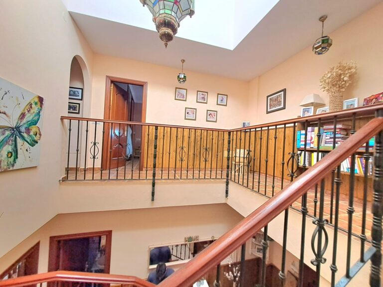 Villa de 531 m2 ofreciendo confort y espacio en Fuengirola