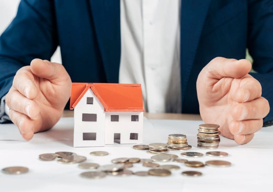 que es una inversion inmobiliaria con maqueta y monedas